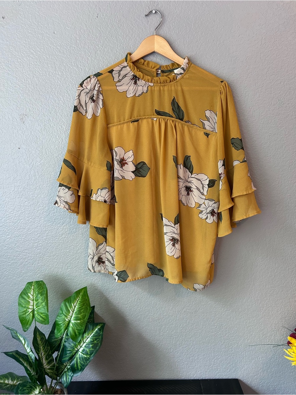 Monteau Mustard Floral Ruffle Sleeve Blouse Size Medium
